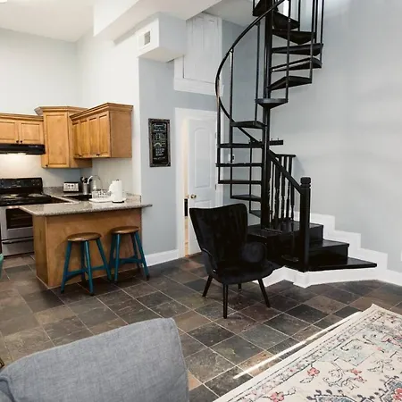 Monthly - Dumaine Historic Carriage House Villa